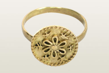 Pierscionek z rozeta z Rynku Podziemnego