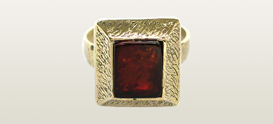 Pierscionek z kamiennym oczkiem z Rynku Podziemnego