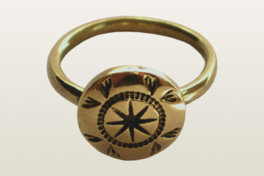 Pierscionek z gwiazda osmioramienna