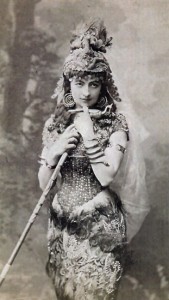 Kostium do tytulowej roli w sztuce „Antoniusz i Kleopatra” W. Szekspira Kostium do tytulowej roli w sztuce „Antoniusz i Kleopatra” W. Szekspira